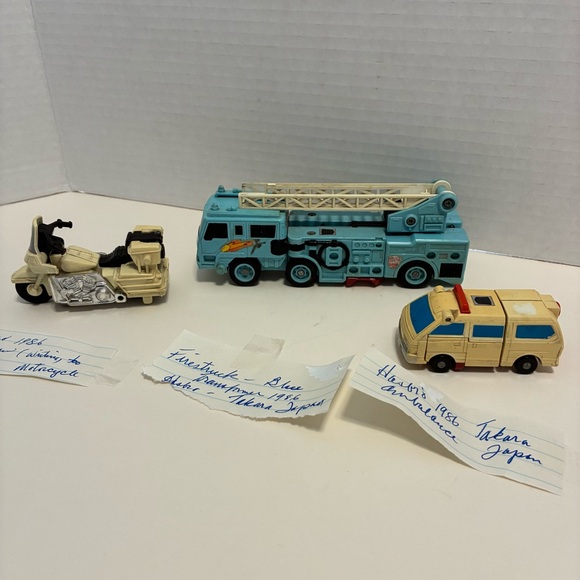 Transformers - 1986 Takara / Hasbro Vehicles - Fire truck, Motorcycle, Ambulance - Picture 2 of 9